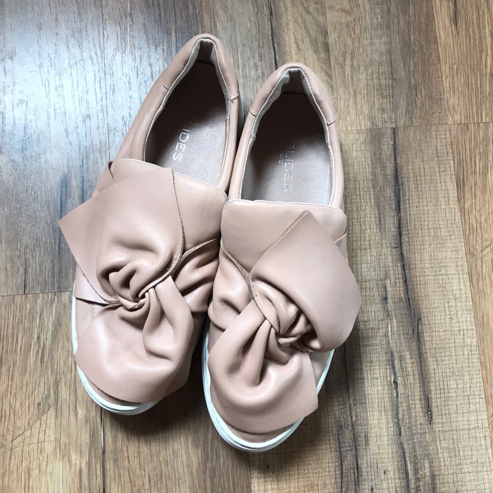 J/Slides Annabelle Blush Bow Sneakers, Size 10